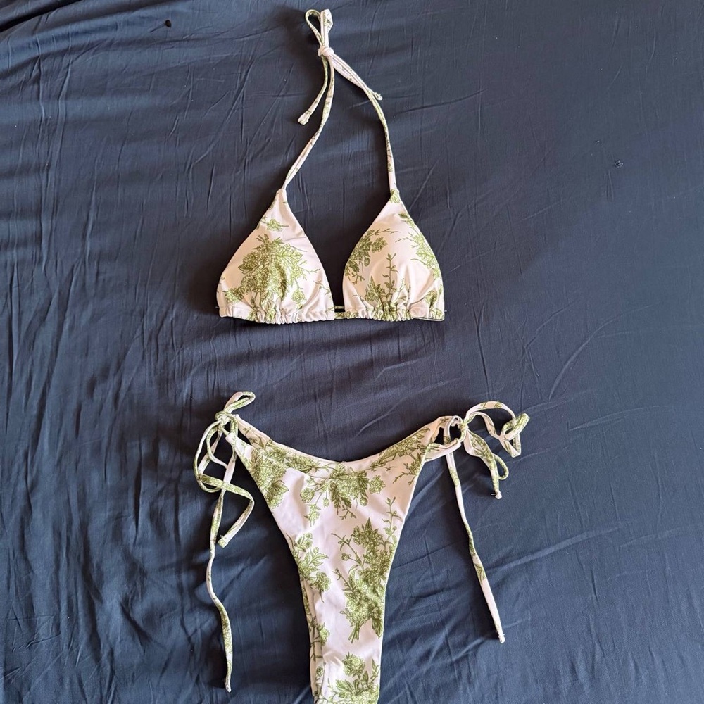 Elegant White and Green Floral Bikini - Picture 2 of 5